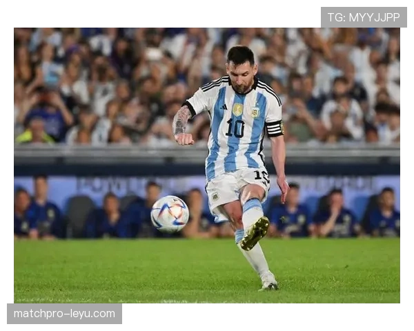 梅西达成千球里程碑再创历史，表现亮眼引全球瞩目