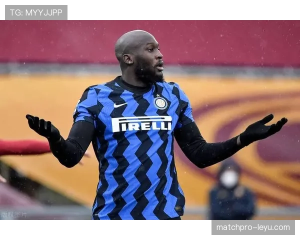 阿什拉夫战胜伤病重返赛场，状态回暖彰显顽强意志