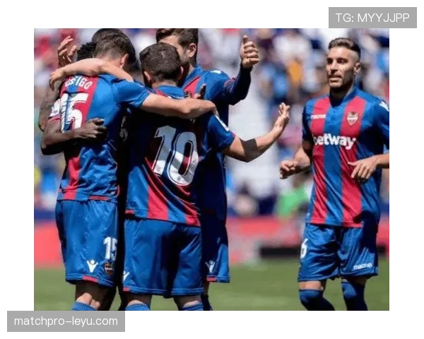 沙勒罗瓦近期战术体系解析:防守组织与反击效率持续提升 沙勒罗瓦近期战术体系解析:防守组织与反击效率持续提升