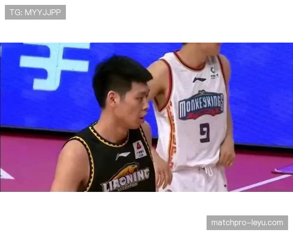 贾一凡拎着LV菜篮逛小区超市，赛场那股高冷气质一下破功