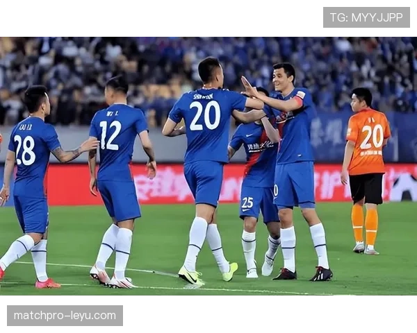 申花阵容稳固但表现波动明显，当前赛季新打法探索面临挑战